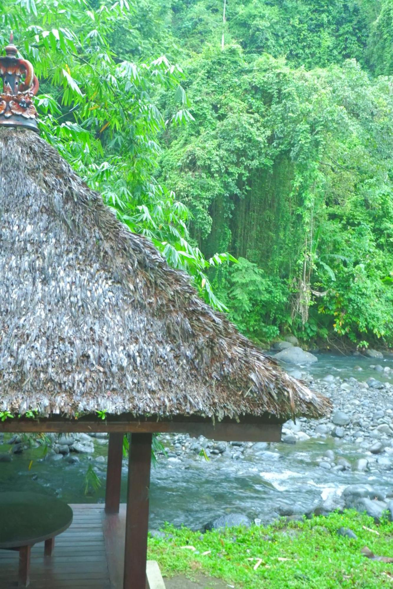 Aum Resort Pulukan Luaran gambar