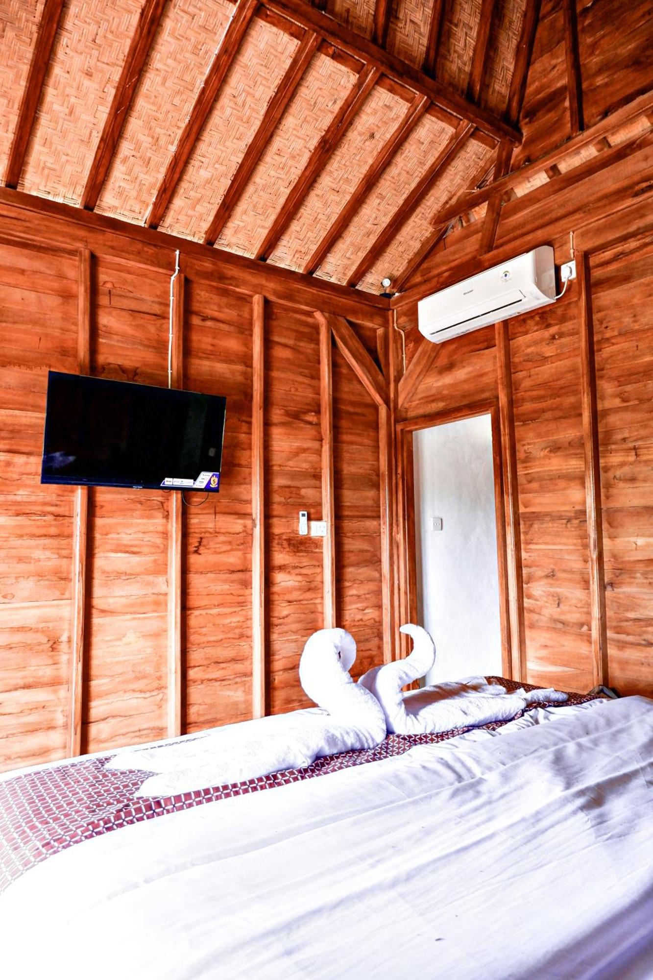 Aum Resort Pulukan Luaran gambar