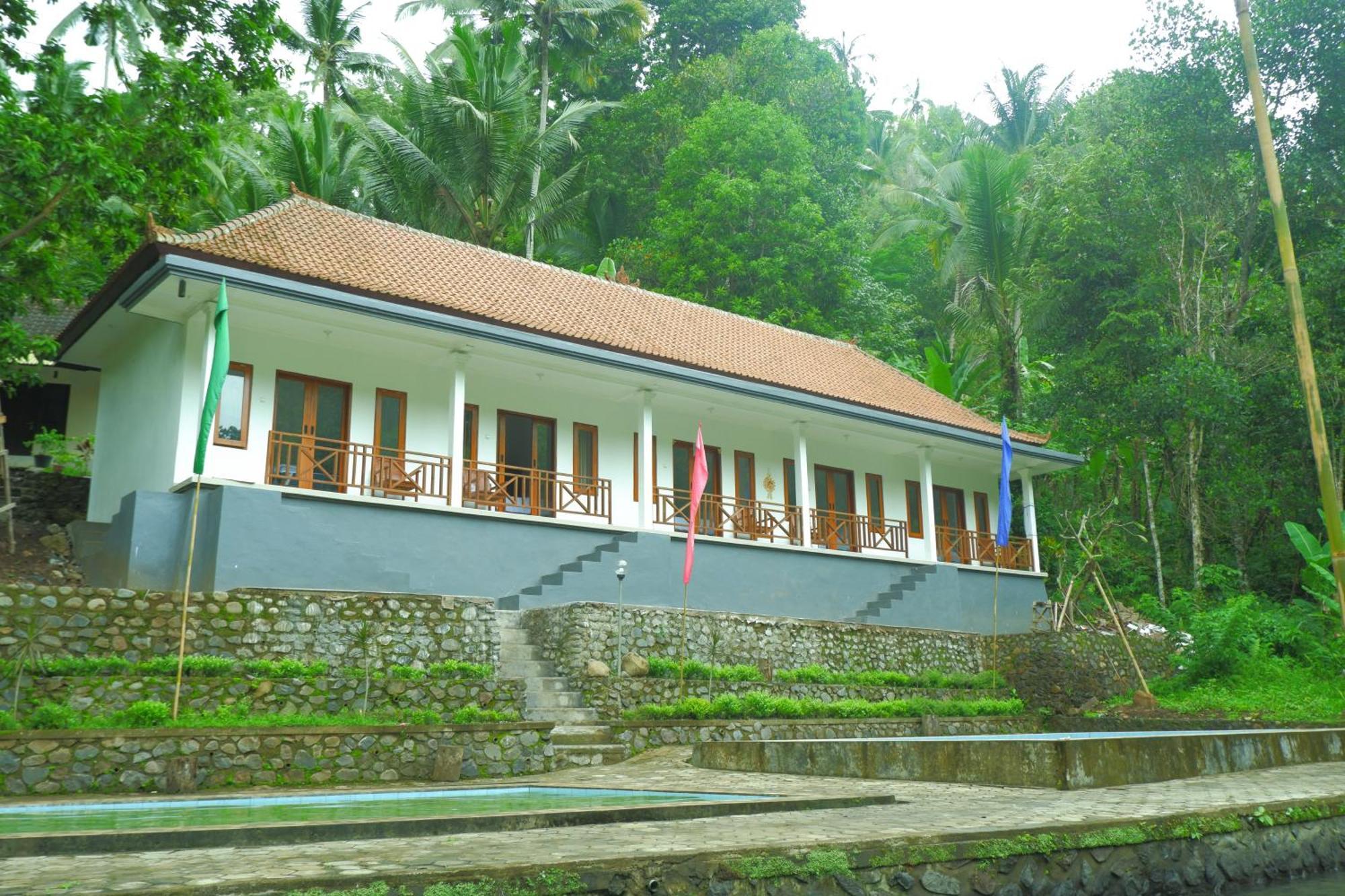 Aum Resort Pulukan Luaran gambar