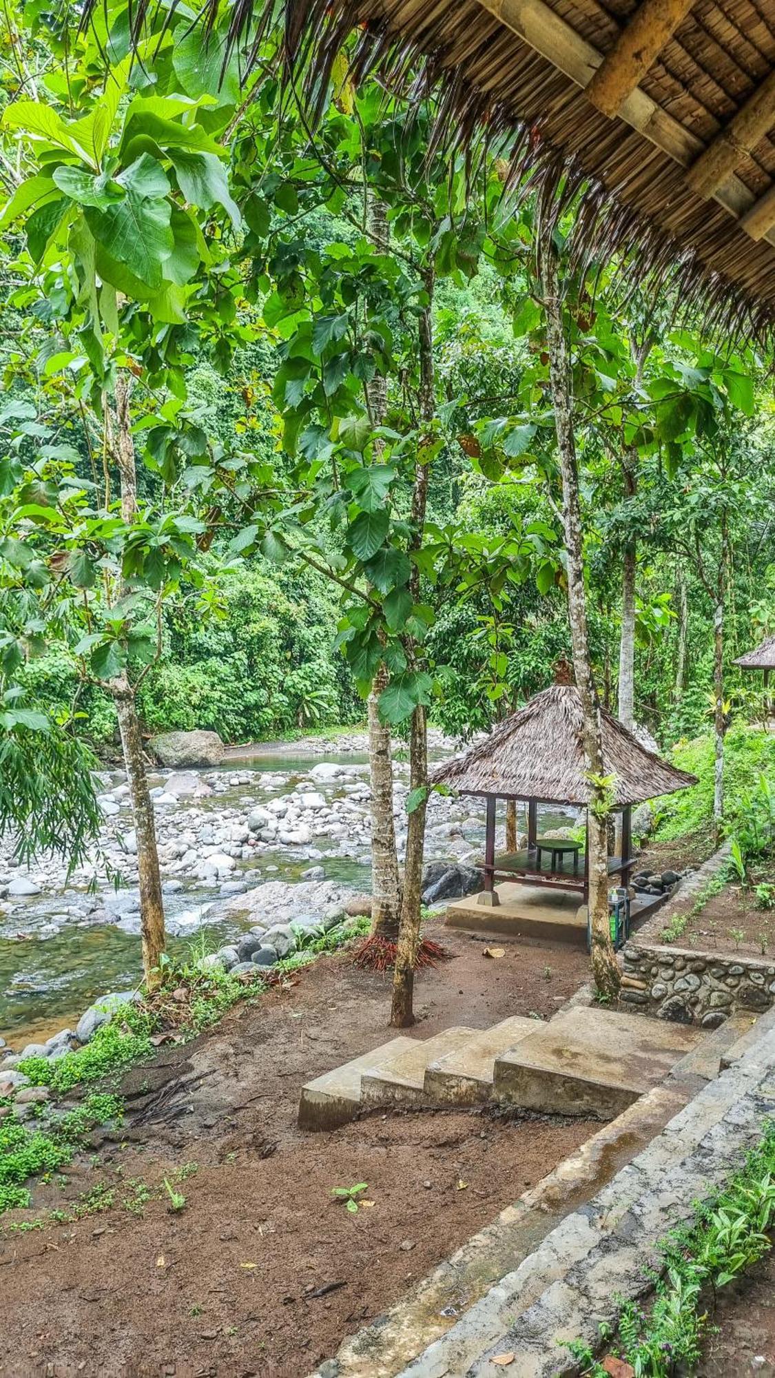 Aum Resort Pulukan Luaran gambar
