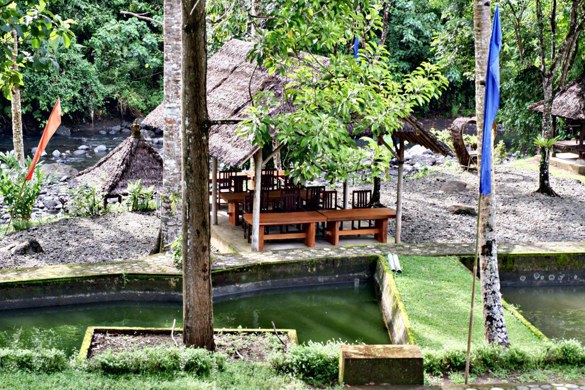 Aum Resort Pulukan Luaran gambar