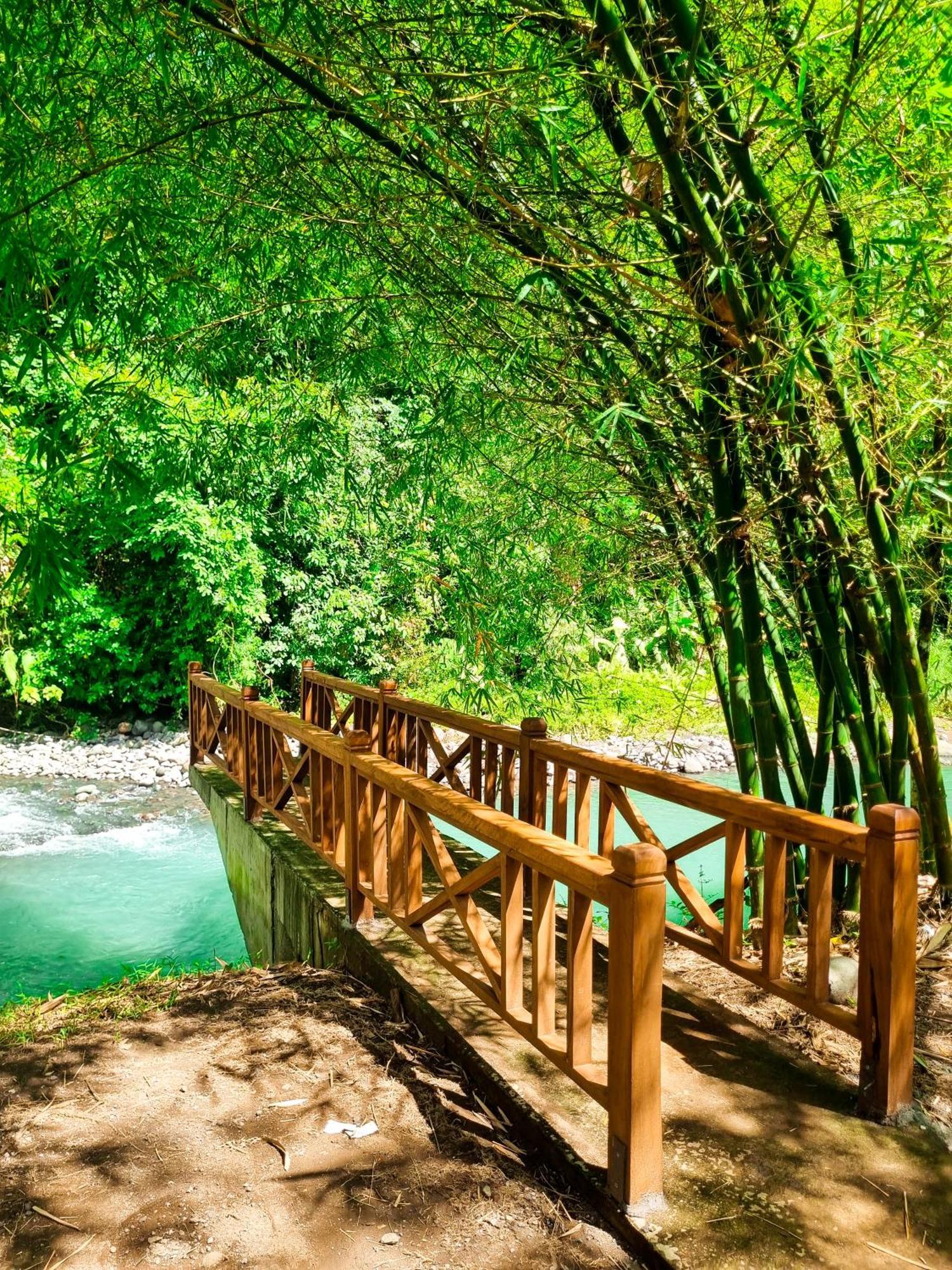 Aum Resort Pulukan Luaran gambar